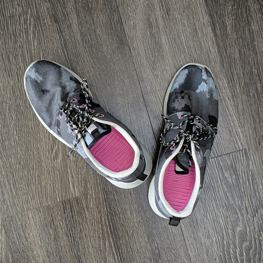 Nike tennis shoes